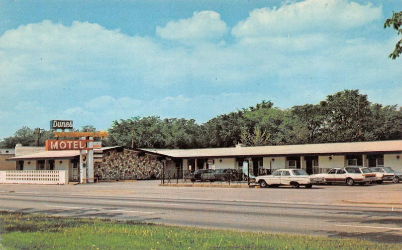 Drake Motel (Dunes Motel) - Postcard (newer photo)